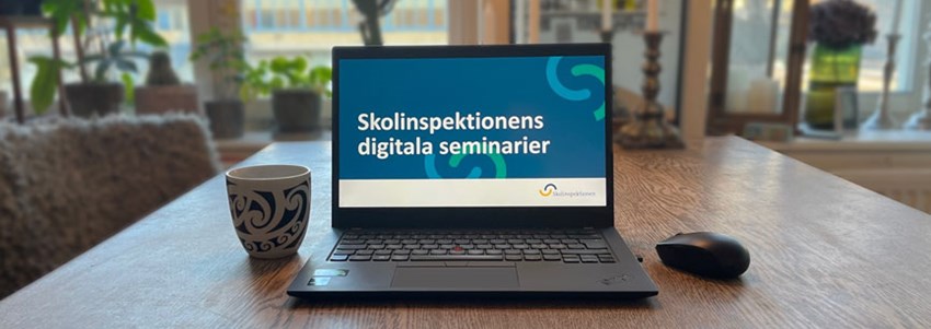 Bild på en dator med texten "Skolinpektionens digitala seminarier"